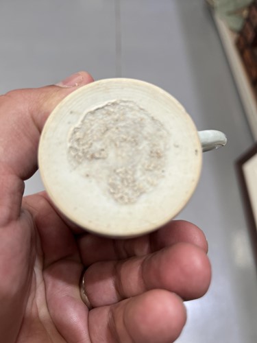 Lot 122 - A small collection of Chinese and Japanese...