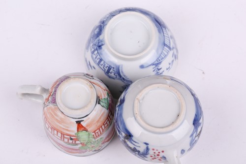 Lot 122 - A small collection of Chinese and Japanese...