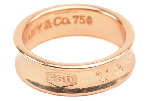 Lot 15 - Tiffany & Co. - an 18ct yellow gold ring from...