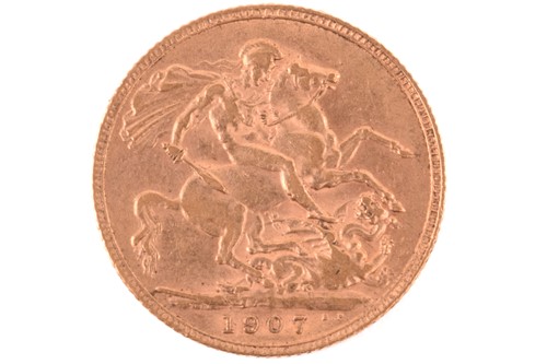 Lot 307 - An Edward VII full sovereign 1907, obverse...