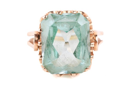 Lot 117 - A green synthetic spinel cocktail ring,...