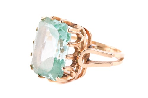 Lot 117 - A green synthetic spinel cocktail ring,...