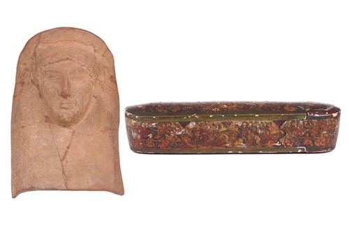 Lot 221 - A Greek terracotta head of a Kore displaying...