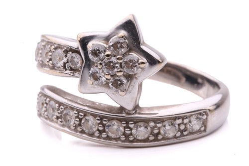 Lot 144 - A diamond set star ring, designed as a...