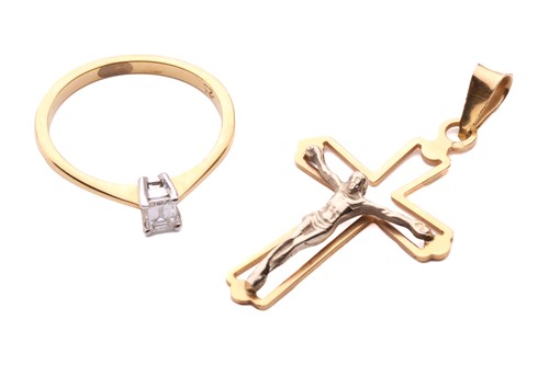 Lot 31 - A diamond solitaire ring and a crucifix...