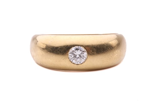 Lot 238 - A single stone diamond ring, set with a round...