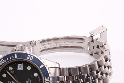 Lot 446 - A Tag Heuer Professional 1000 series quartz...