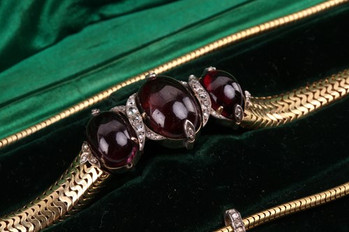 Lot 305 - A Victorian garnet and rose-cut diamond...