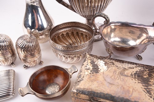 Lot 525 - A mixed quantity of silver and silver plate...
