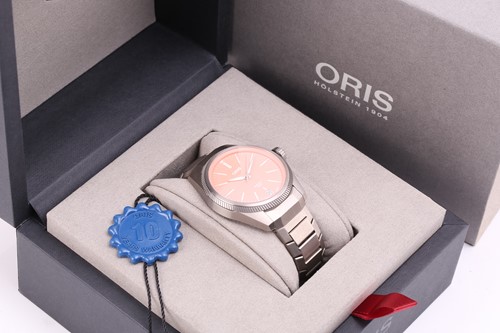 Lot 296 - An Oris Pro Pilot X watch featuring an...