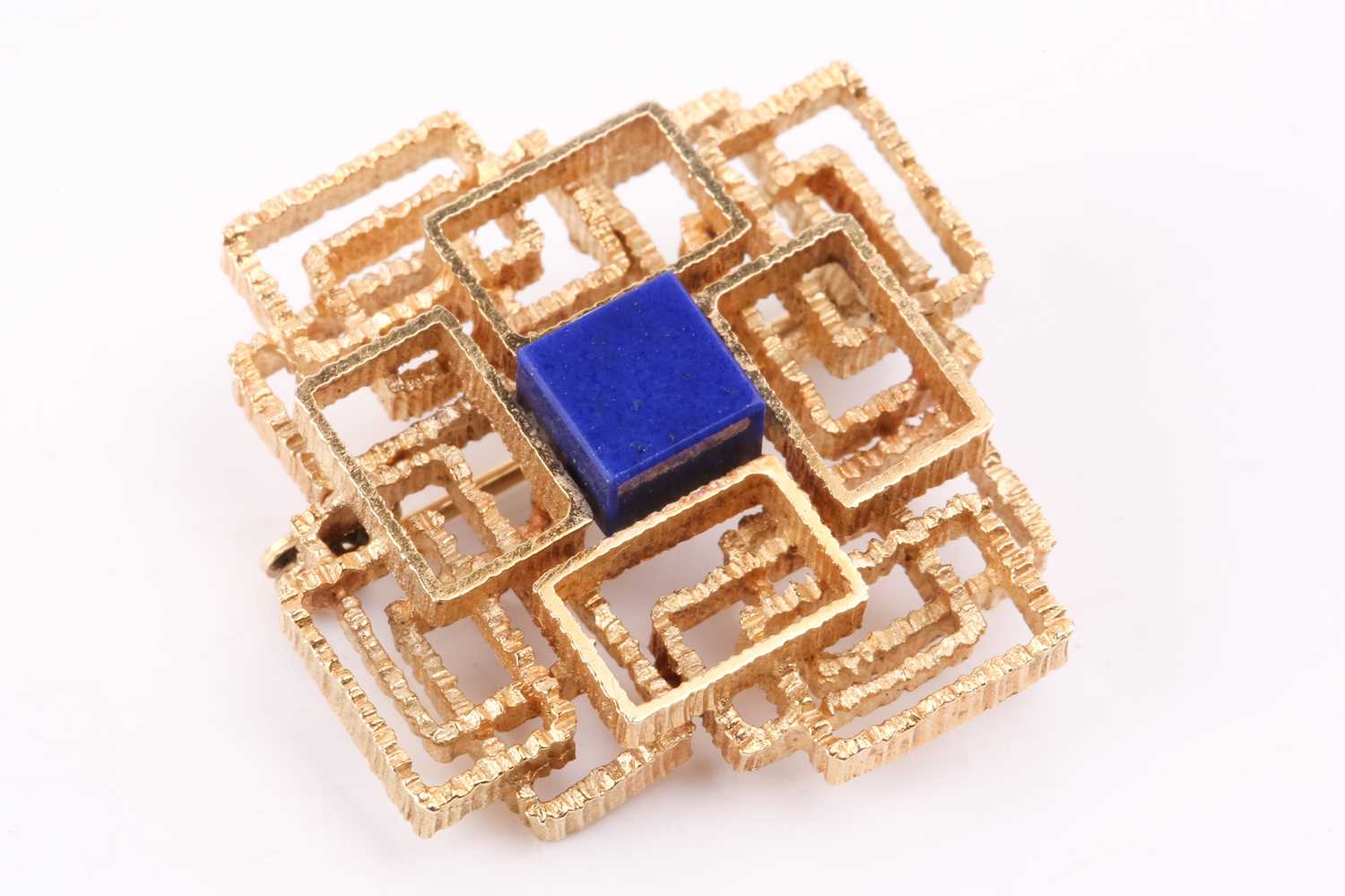 Lot 193 - A Modernist brooch set with lapis lazuli, of