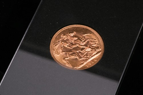 Lot 347 - A 1914 gold Sovereign in a presentation case