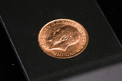 Lot 347 - A 1914 gold Sovereign in a presentation case