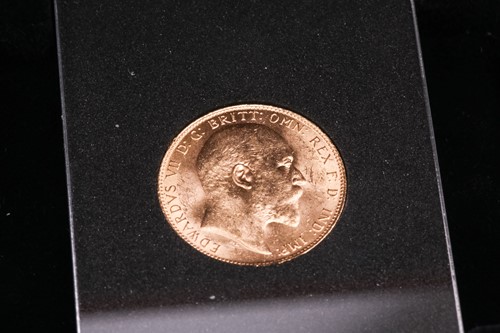 Lot 340 - A 1910 gold Sovereign in a presentation case.