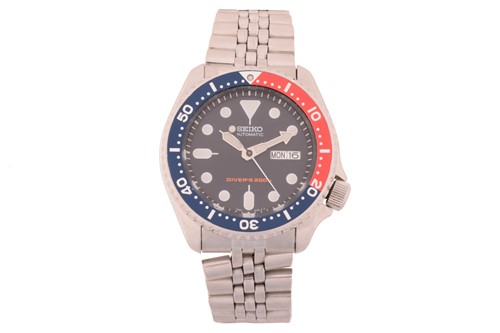 Lot 437 - Seiko Diver's 200 automatic stainless steel...