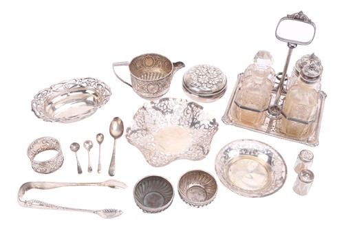 Lot 565 - A collection of small items of silver...