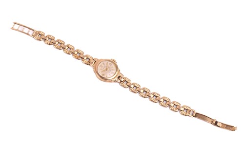 Lot 465 - A Rolex lady's dress watch in 9ct gold,...