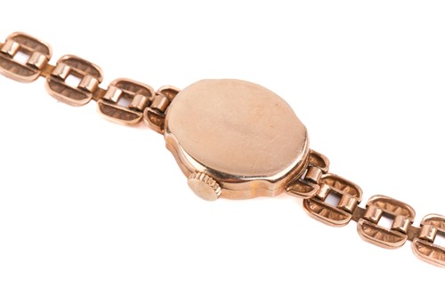 Lot 465 - A Rolex lady's dress watch in 9ct gold,...