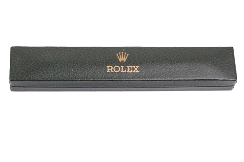 Lot 465 - A Rolex lady's dress watch in 9ct gold,...