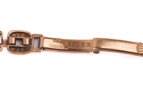 Lot 465 - A Rolex lady's dress watch in 9ct gold,...
