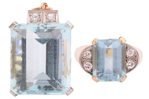 Lot 271 - An aquamarine and diamond brooch-cum-pendant...