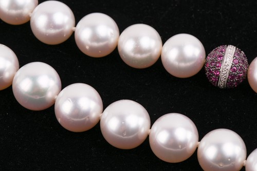 Lot 42 - A South Sea pearl necklace with a spherical...