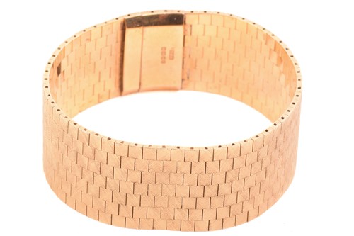 Lot 49 - An 18ct gold bracelet circa 1960s, formed of...