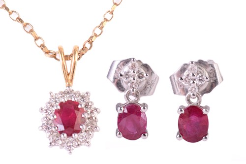 Lot 45 - A ruby and diamond cluster pendant, the...