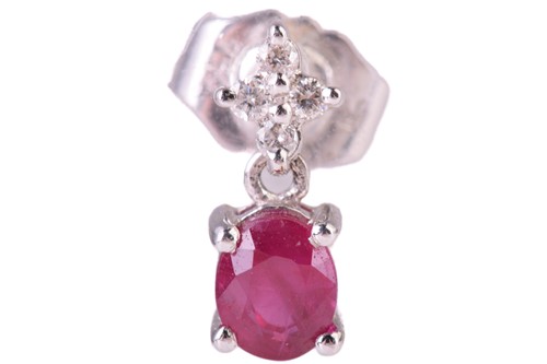 Lot 45 - A ruby and diamond cluster pendant, the...