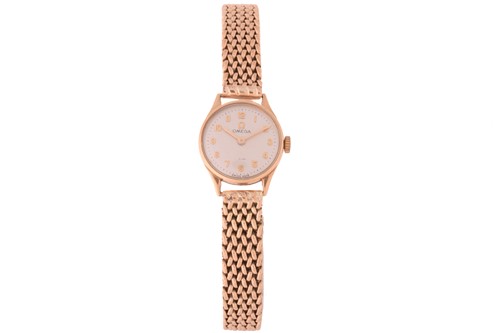 Lot 433 - An Omega lady's dress watch in 9ct gold,...