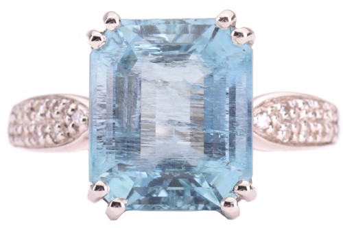 Lot 10 - An aquamarine and diamond ring, set with an...