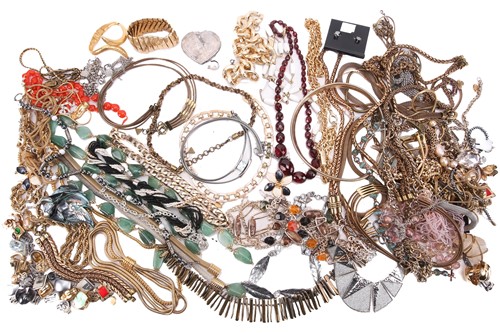 Lot 45 - A large collection of costume jewellery...
