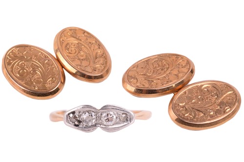 Lot 206 - A pair of gold cufflinks, the oval plaques...