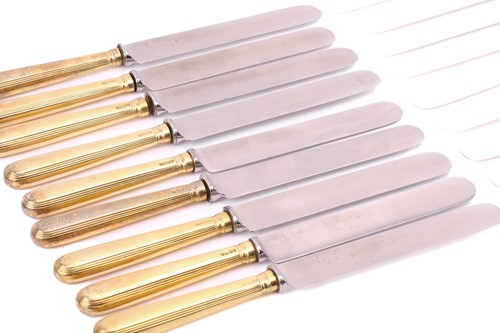 Lot 498 - A set of eighteen William IV silver gilt...