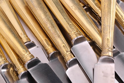 Lot 498 - A set of eighteen William IV silver gilt...