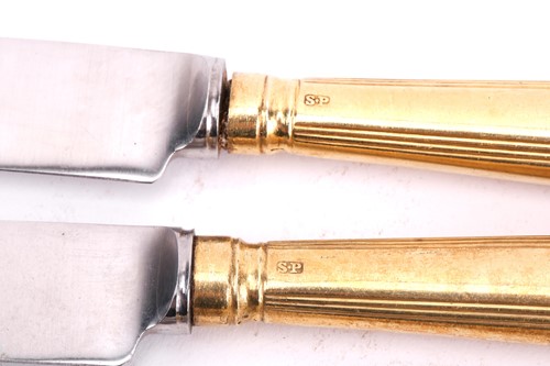 Lot 498 - A set of eighteen William IV silver gilt...