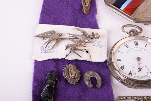 Lot 20 - A group of mixed military sweetheart brooches,...