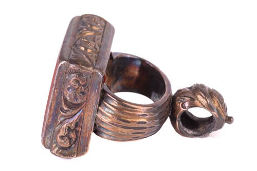 Lot 546 - A Victorian double ended scent bottle, the...