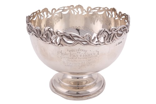 Lot 560 - An Art Nouveau small silver punch bowl,...