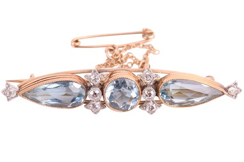 Lot 299 - An Edwardian aquamarine and diamond brooch,...