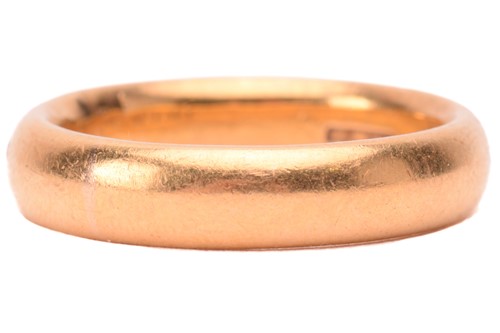 Lot 111 - A wedding ring in 22ct yellow gold,...