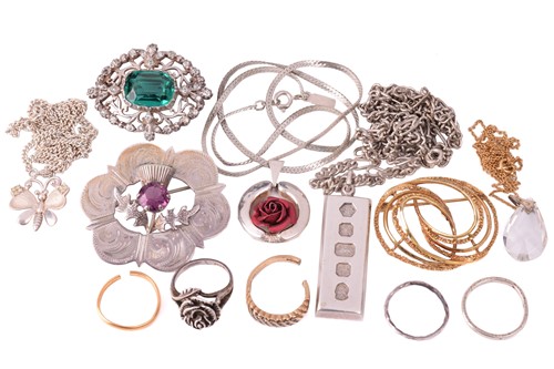 Lot 265 - A collection of jewellery, including a...