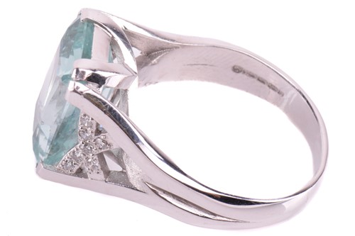 Lot 123 - A single stone aquamarine dress ring, the...