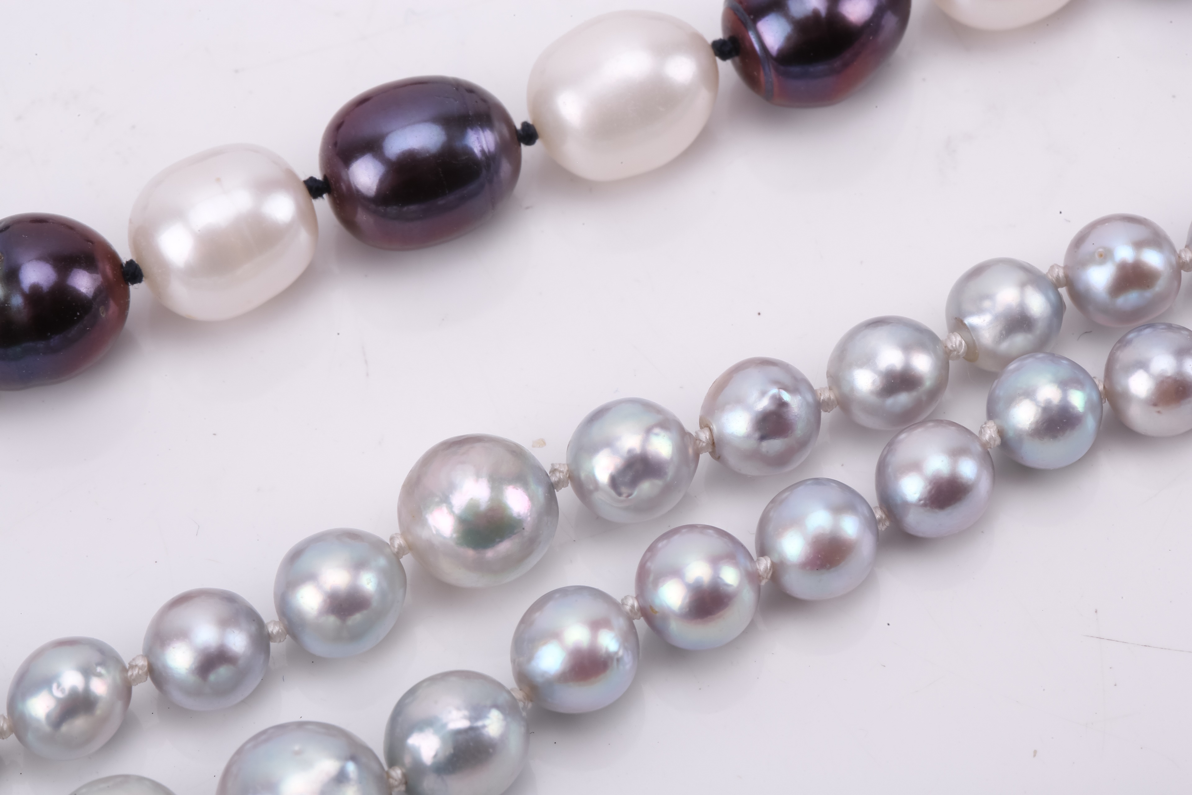 Lot 96 - A double strand of slightly graduated pale