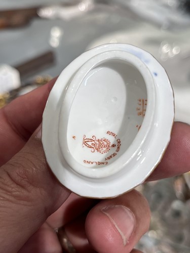 Lot 274 - A Royal Crown Derby "Old Imari"two matching...