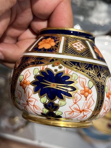 Lot 274 - A Royal Crown Derby "Old Imari"two matching...