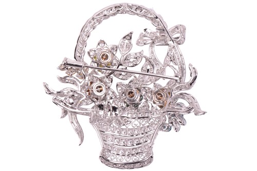 Lot 324 - A diamond 'en tremblant' brooch designed as a...