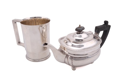 Lot 559 - A 20th century silver tankard, by Mappin and...