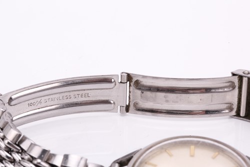 Lot 364 - A Zenith mechanical dress watch in steel....