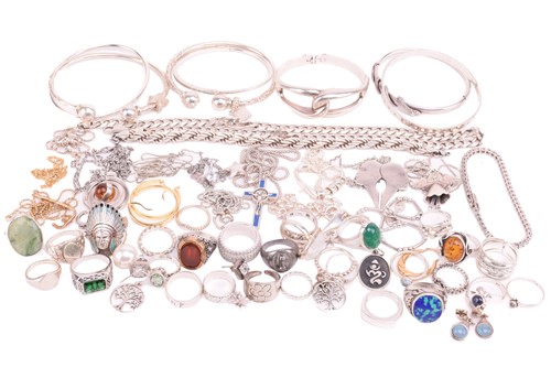 Lot 109 - A collection of assorted white metal jewellery...